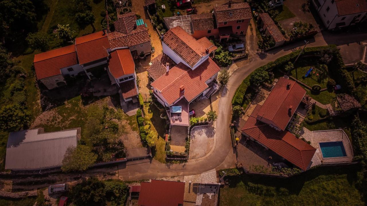 Villa Michelle Karojba Exterior foto