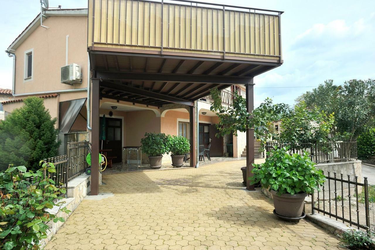 Villa Michelle Karojba Exterior foto