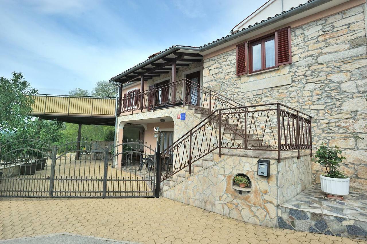 Villa Michelle Karojba Exterior foto