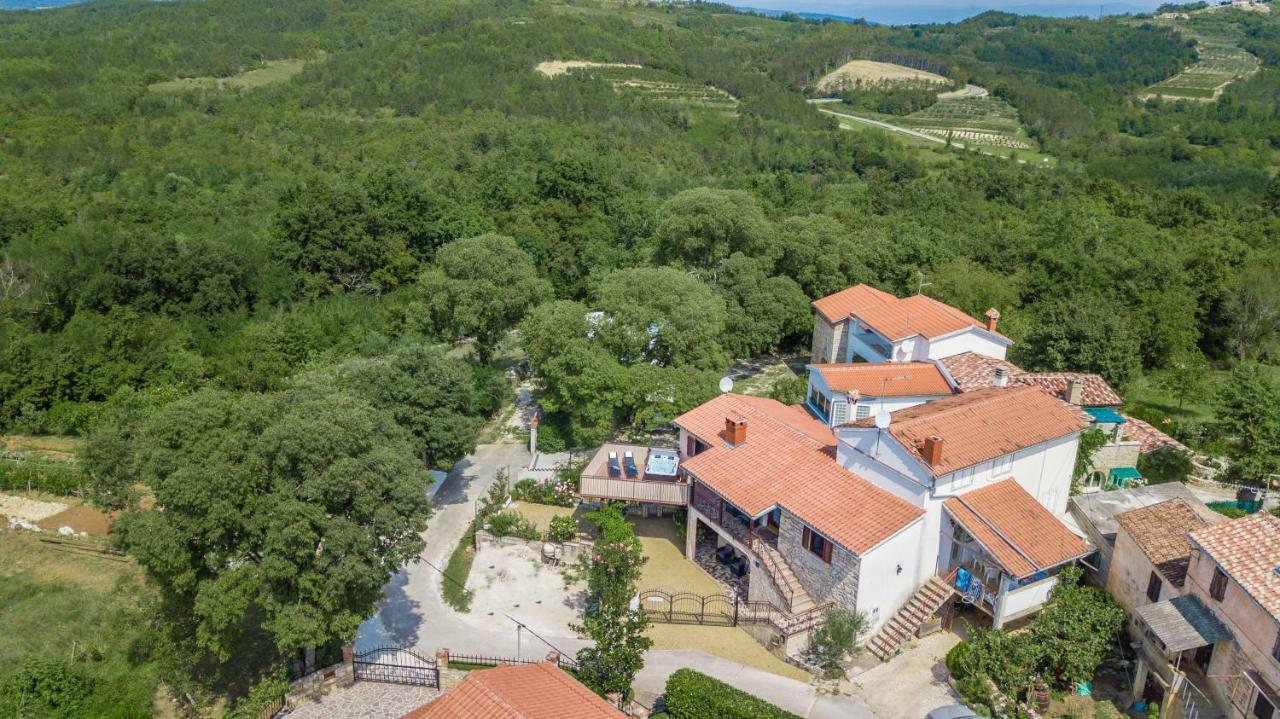 Villa Michelle Karojba Exterior foto